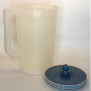 Tupperware Classic Sheer Pitcher 2 Qt Frosted Clear Blue Push Button Lid 1606